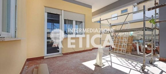 2 Schlafzimmer Penthouse in Pomezia, Italy, Nr. 273879 10