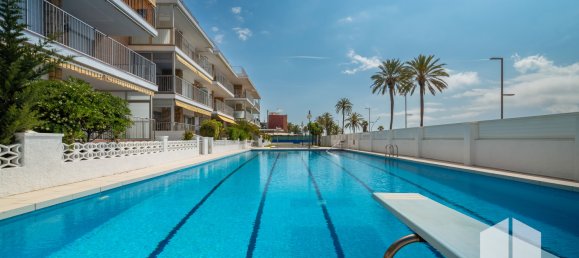 Квартира с 3 спальнями в Кастельдефельс, Испания № 174375 2