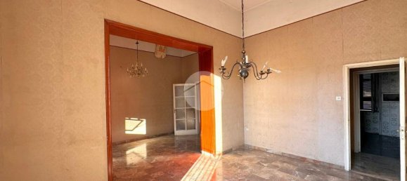 3 bedrooms Apartment in Naples, Italy No. 62795 9