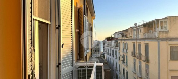 3 bedrooms Apartment in Naples, Italy No. 62795 17