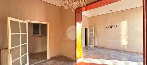 3 bedrooms Apartment in Naples, Italy No. 62795 8
