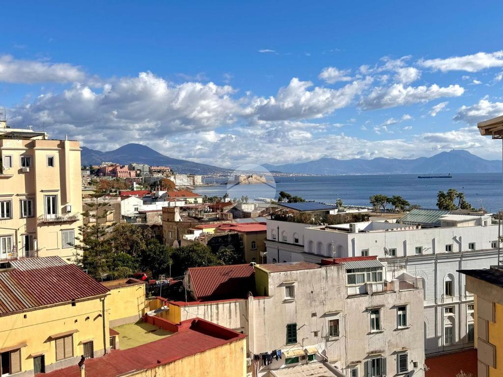 3 bedrooms Apartment in Naples, Italy No. 62795