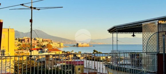 3 bedrooms Apartment in Naples, Italy No. 62795 2