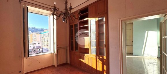 3 bedrooms Apartment in Naples, Italy No. 62795 10