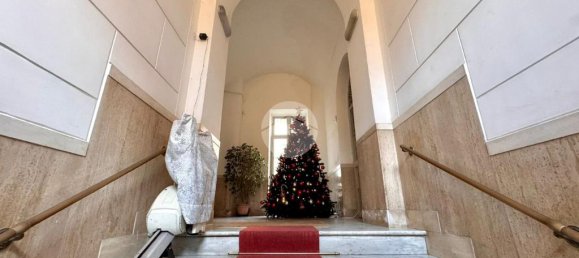 3 bedrooms Apartment in Naples, Italy No. 62795 31