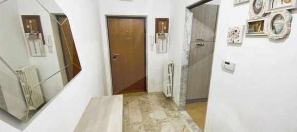 Квартира с 3 комнатами в Бари, Италия № 20516 11