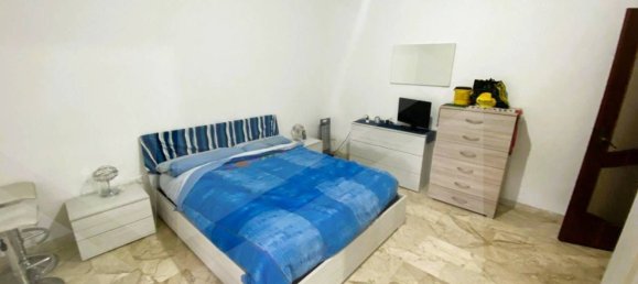 Квартира с 3 комнатами в Бари, Италия № 20516 3