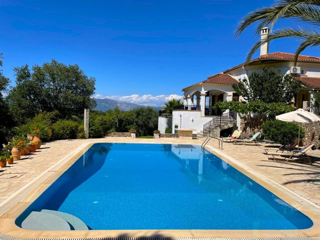 5 bedrooms Villa in Corfu, Greece No. 8305