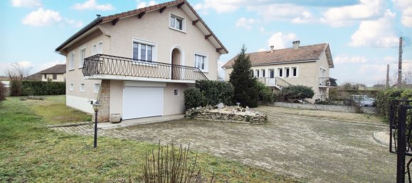 Вилла с 4 спальнями в Кремьё, Франция № 204623 2