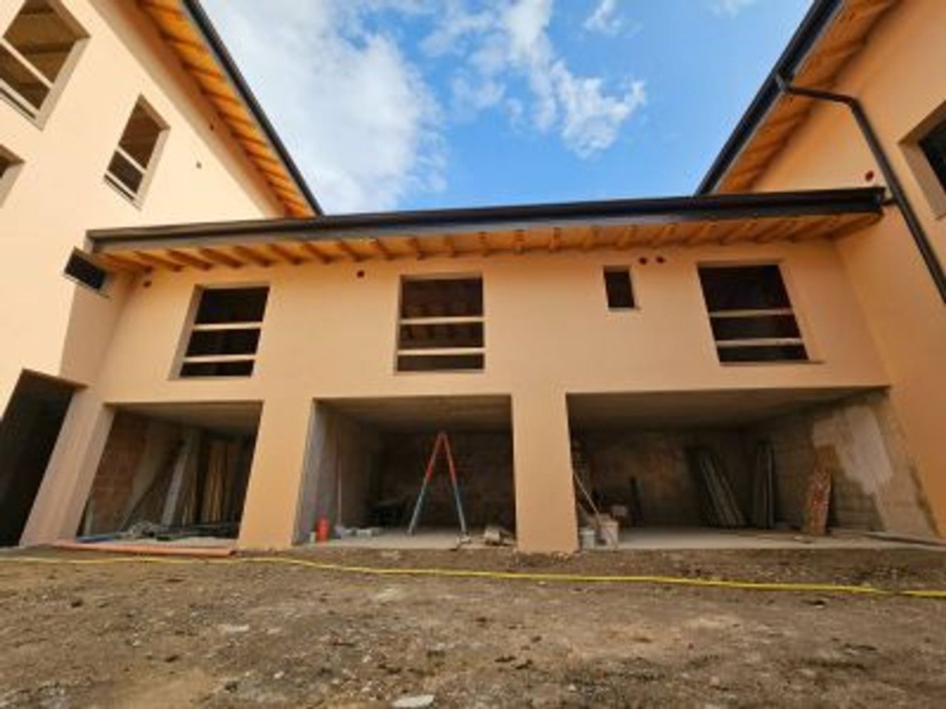 2-salle Appartement à Paladina, Italy No. 8759