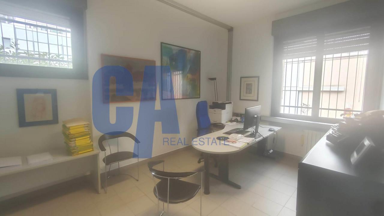 Здание с 1 комнатой в Чинизелло Бальсамо, Италия № 235600