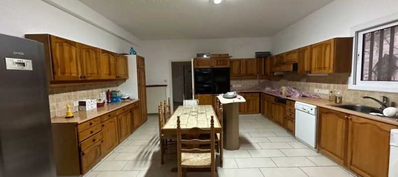 4 bedrooms Villa in Moniatis, Cyprus No. 6848 2