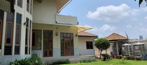 4 bedrooms House in Phra Khanong, Thailand No. 4517 2