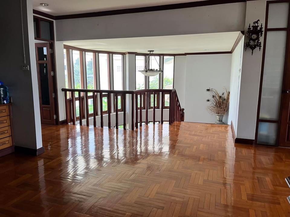 4 bedrooms House in Phra Khanong, Thailand No. 4517