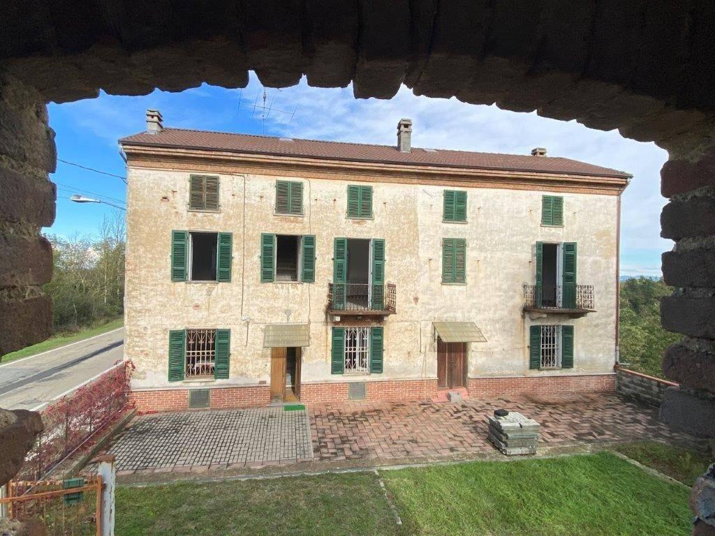 7 rooms House in Bruno, Italy No. 151042