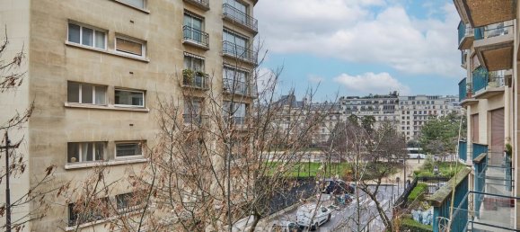 2 bedrooms Apartment in Paris, France No. 185456 2