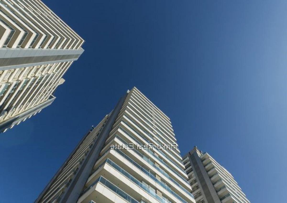 4 bedrooms Apartment in Montevideo, Uruguay No. 2177