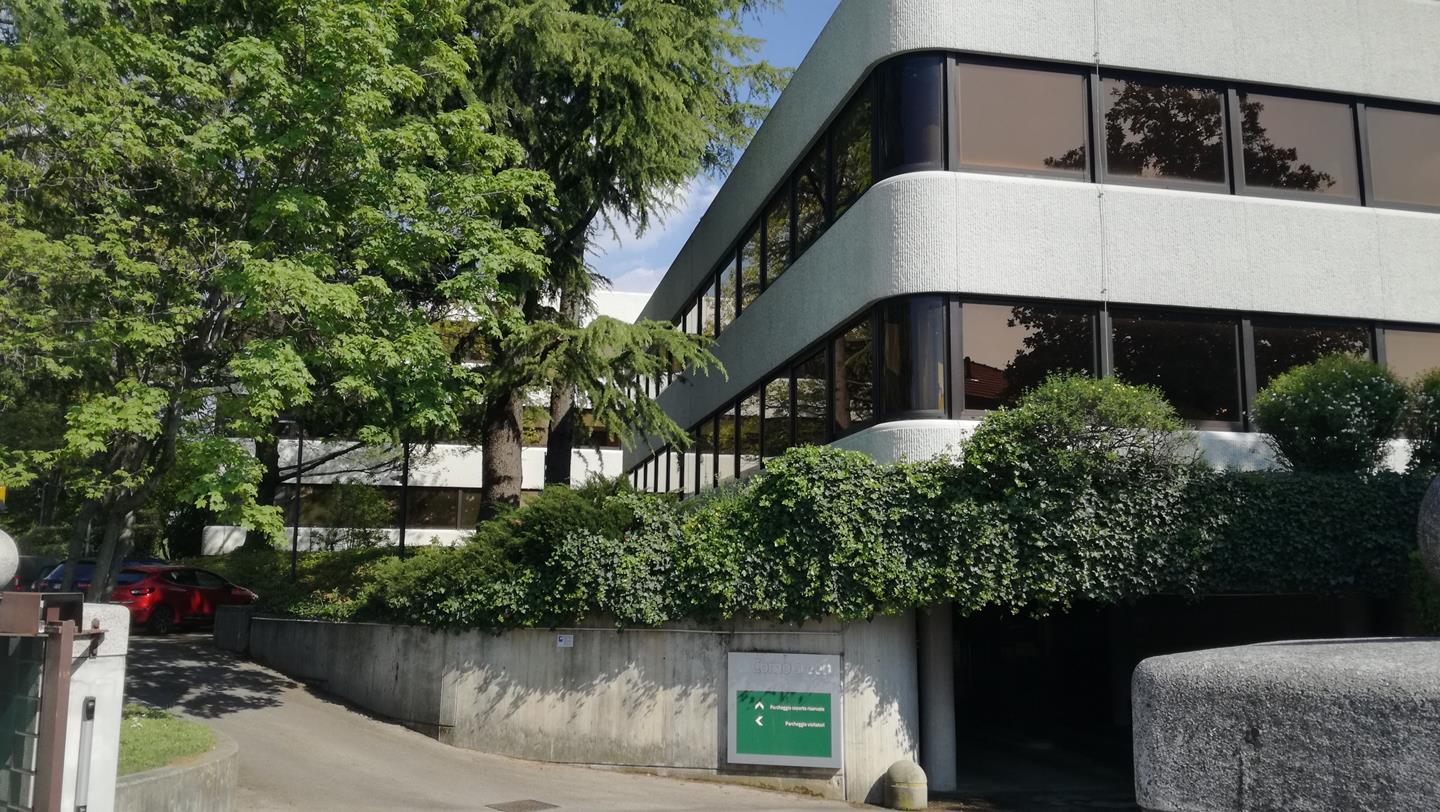 Edificio de 5 habitaciónes en Grandate, Italy No. 84067