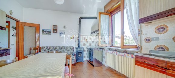 4 rooms Villa in Castano Primo, Italy No. 287710 9