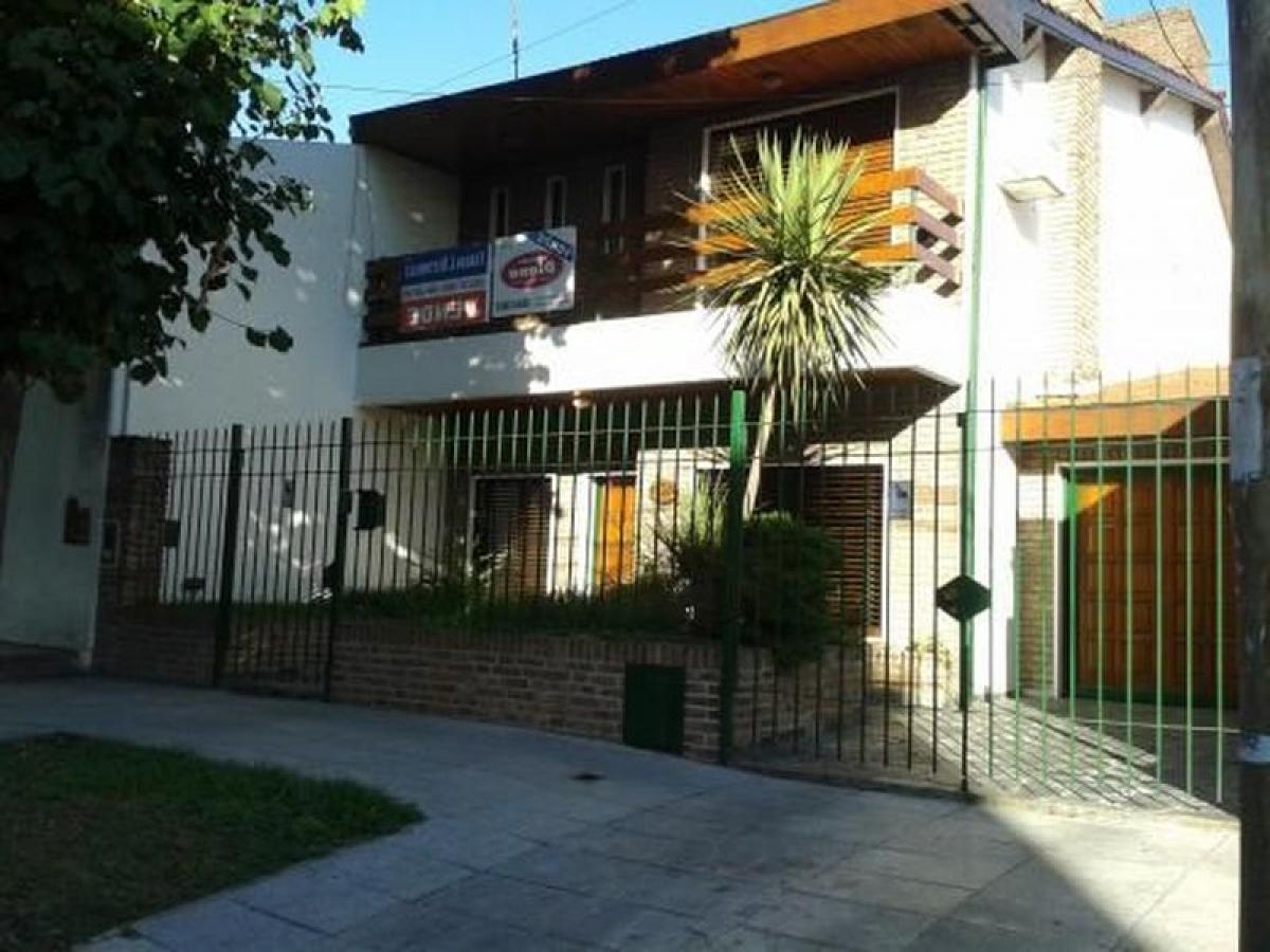 3 bedrooms House in General San Martin, Argentina No. 8422