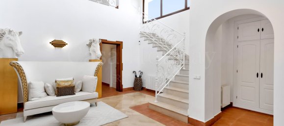 5 bedrooms Villa in Cadiz, Spain No. 25931 3