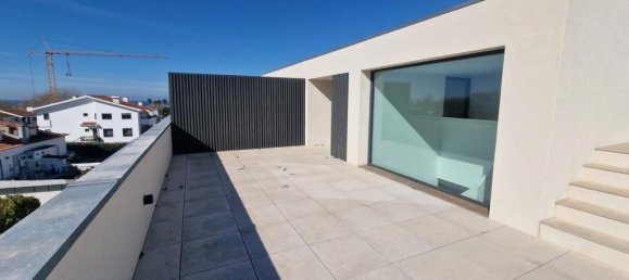 3 bedrooms Duplex in Porto, Portugal No. 44409 3