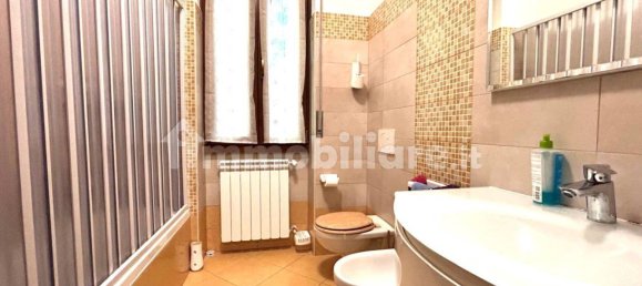2 Schlafzimmer Wohnung in Malnate, Italy, Nr. 360847 9