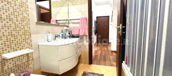 2 Schlafzimmer Wohnung in Malnate, Italy, Nr. 360847 10