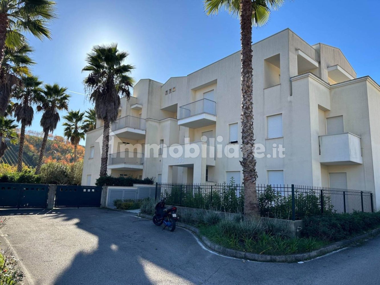 2 bedrooms Apartment in Ripatransone, Italy No. 25481