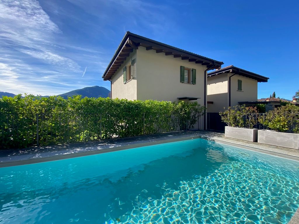 3 bedrooms Villa in Tremezzina, Italy No. 358868