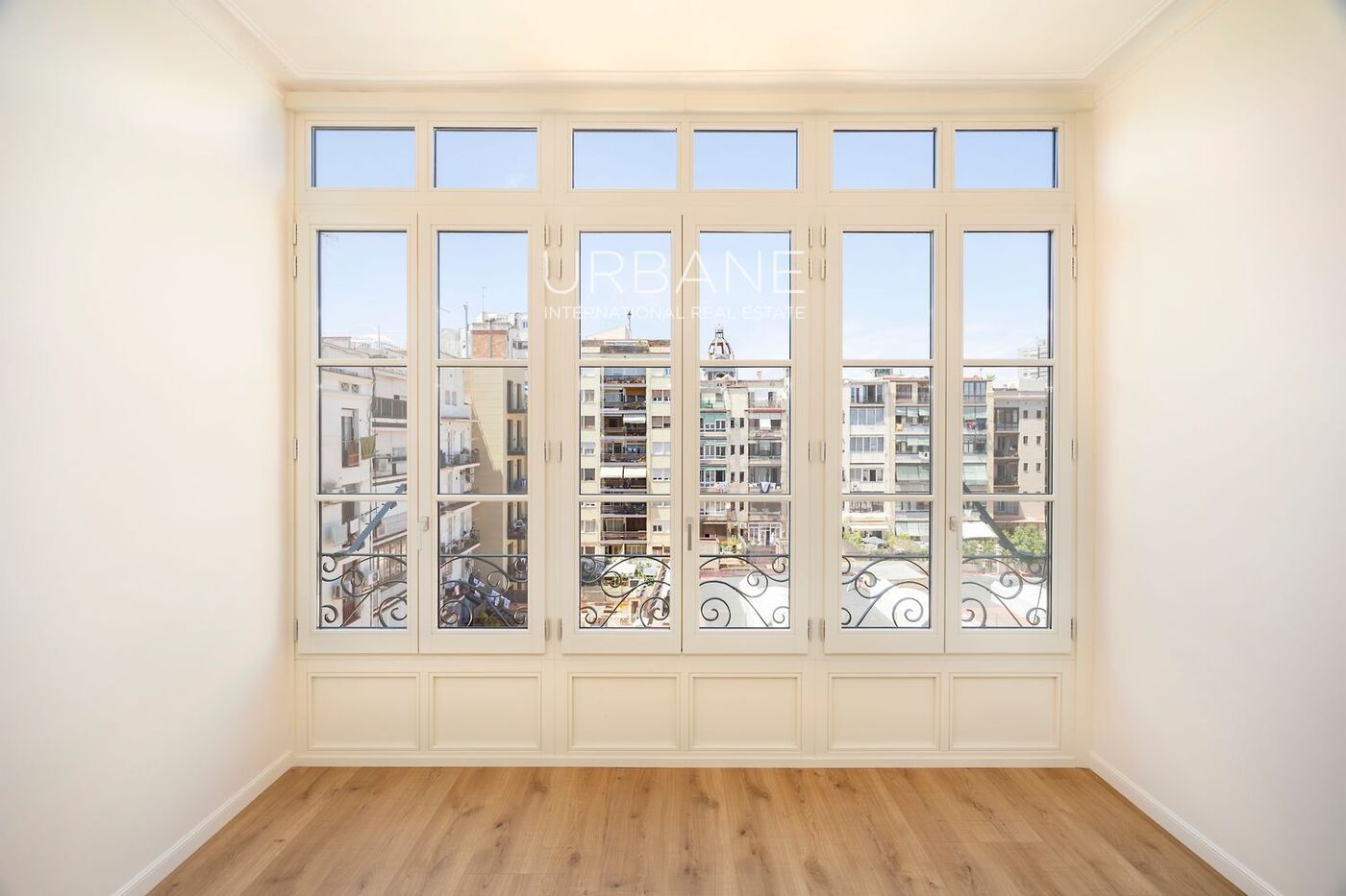 Apartamento de 2 dormitorios en Eixample, Spain No. 87408