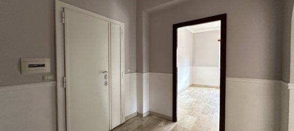 2 bedrooms Apartment in Rome, Italy No. 329372 9