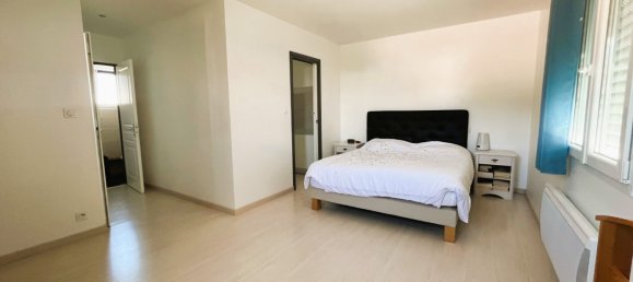 5 bedrooms Villa in Meschers-sur-Gironde, France No. 277298 8