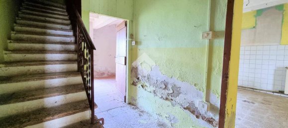 4 bedrooms House in Bagnolo San Vito, Italy No. 113303 14