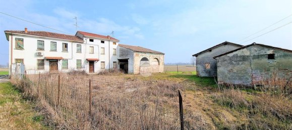 4 bedrooms House in Bagnolo San Vito, Italy No. 113303 40