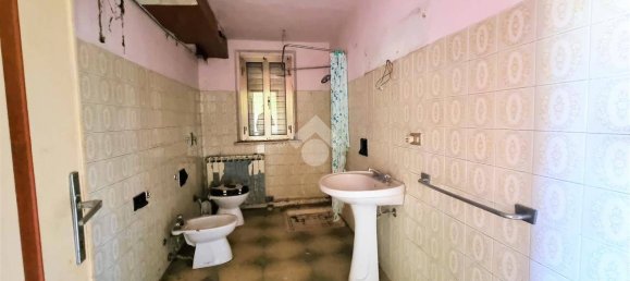 4 bedrooms House in Bagnolo San Vito, Italy No. 113303 20