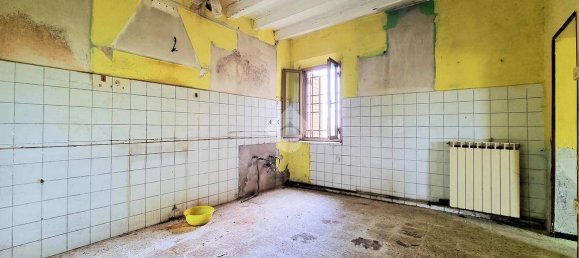 4 bedrooms House in Bagnolo San Vito, Italy No. 113303 17