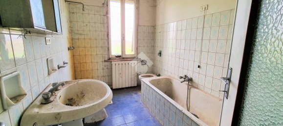 4 bedrooms House in Bagnolo San Vito, Italy No. 113303 25