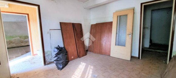 4 bedrooms House in Bagnolo San Vito, Italy No. 113303 9