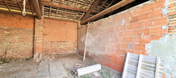 4 bedrooms House in Bagnolo San Vito, Italy No. 113303 33