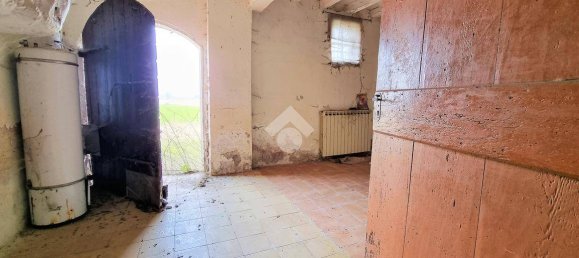 4 bedrooms House in Bagnolo San Vito, Italy No. 113303 13