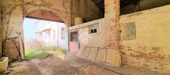 4 bedrooms House in Bagnolo San Vito, Italy No. 113303 36