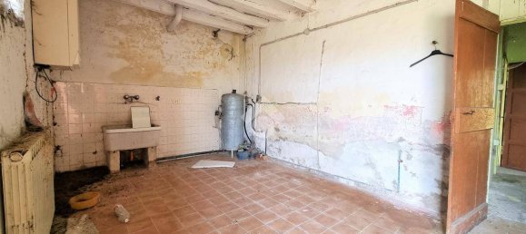 4 bedrooms House in Bagnolo San Vito, Italy No. 113303 5