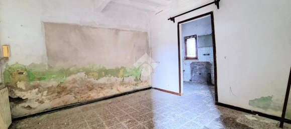 4 bedrooms House in Bagnolo San Vito, Italy No. 113303 8