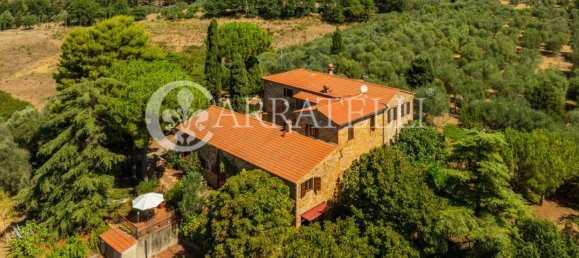 5 bedrooms House in Trequanda, Italy No. 91110 3