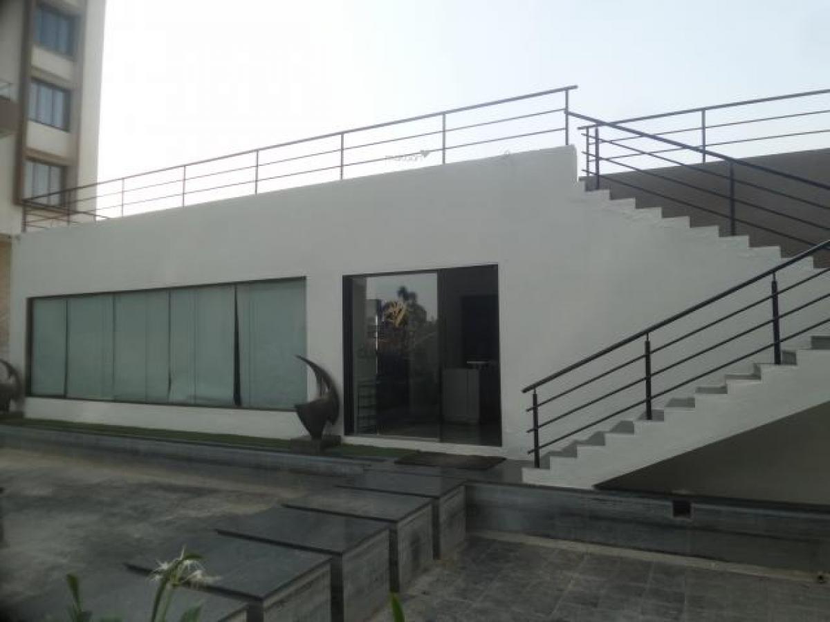 3 bedrooms House in Pune, India No. 10521