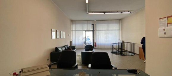 85m² Commercial property in Orio al Serio, Italy No. 301648 3