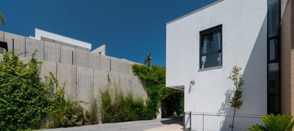 4 bedrooms House in Andalusia, Spain No. 150559 3