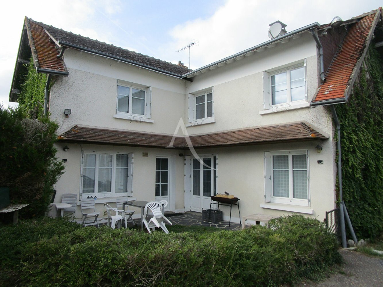 Casa de 3 dormitorios en Saint-Romain-sur-Cher, France No. 241715