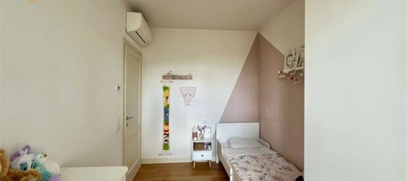 4 Schlafzimmer Wohnung in Montemurlo, Italy, Nr. 369985 3
